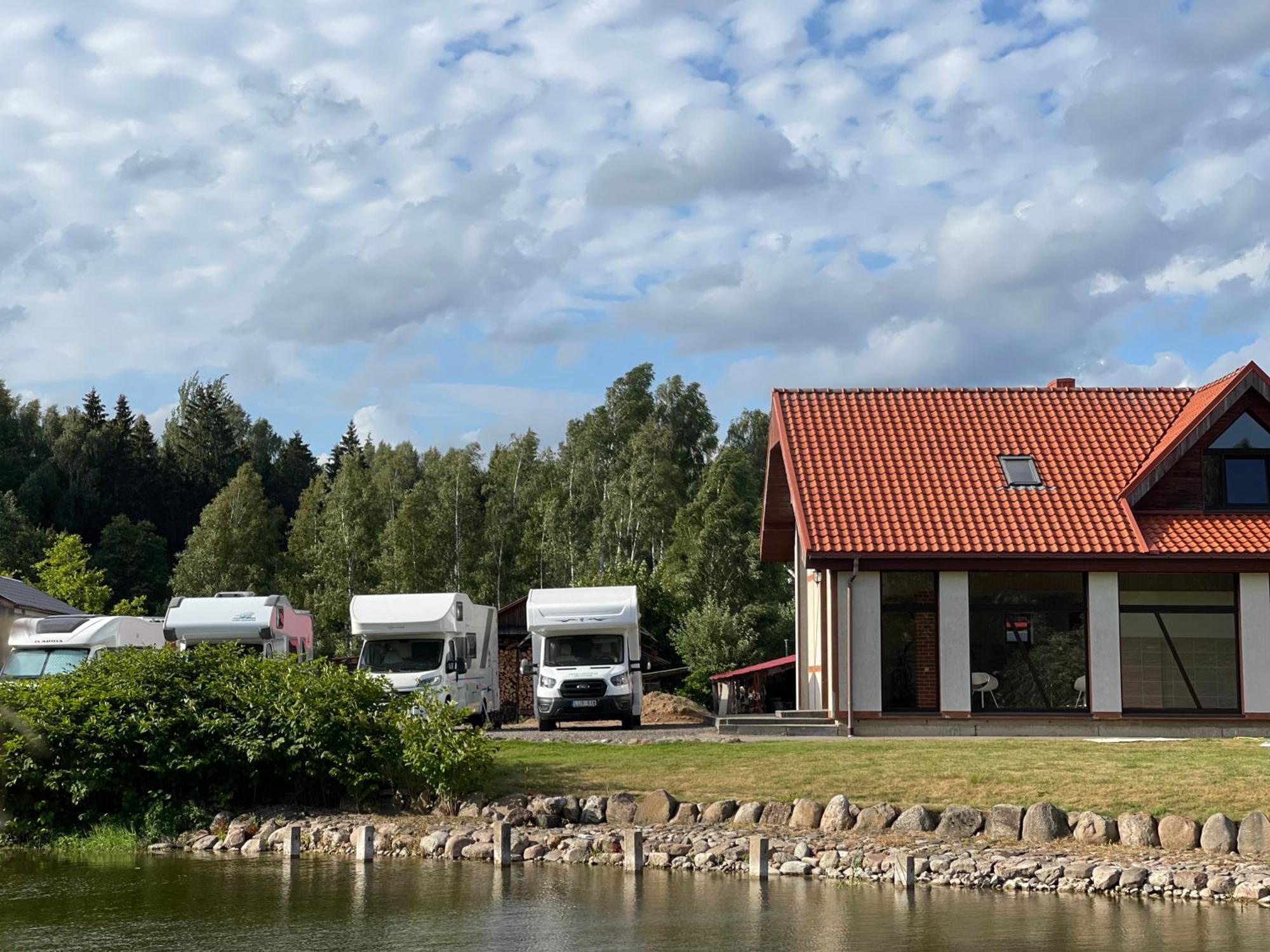 Jurvinge Hotel Zadvainai Exterior photo