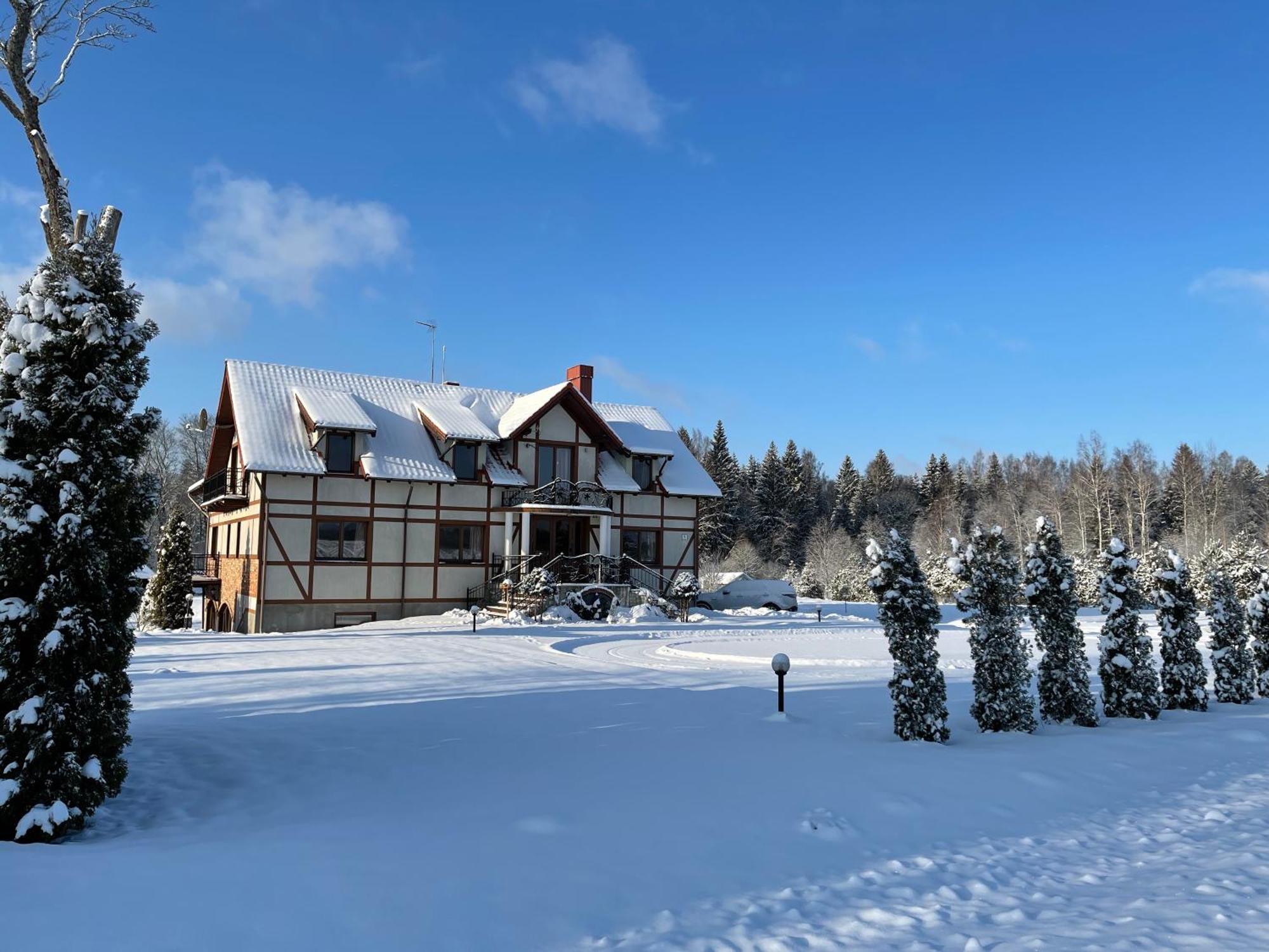 Jurvinge Hotel Zadvainai Exterior photo